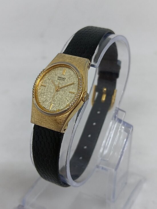 VINTAGE 1984 Seiko 2C21-5060 Women\'s 19mm x 26mm Japanese Quartz Watch NEW BATT main image 5